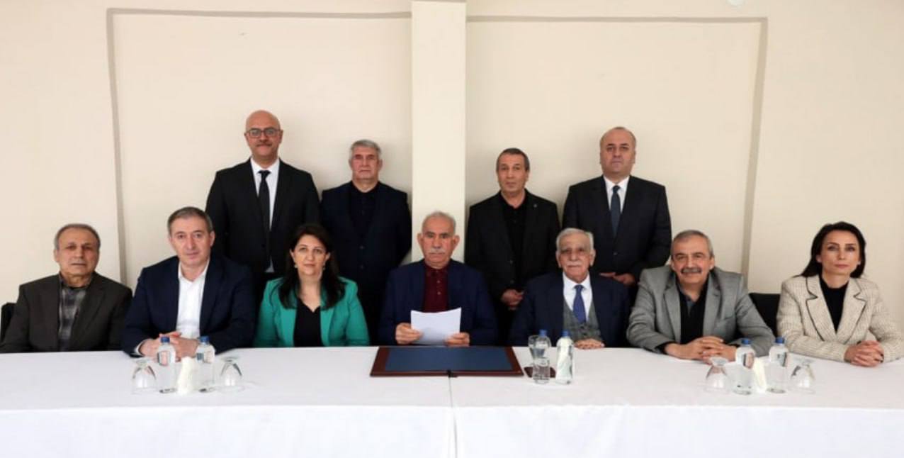 El PKK deben deponer las armas y disolverse